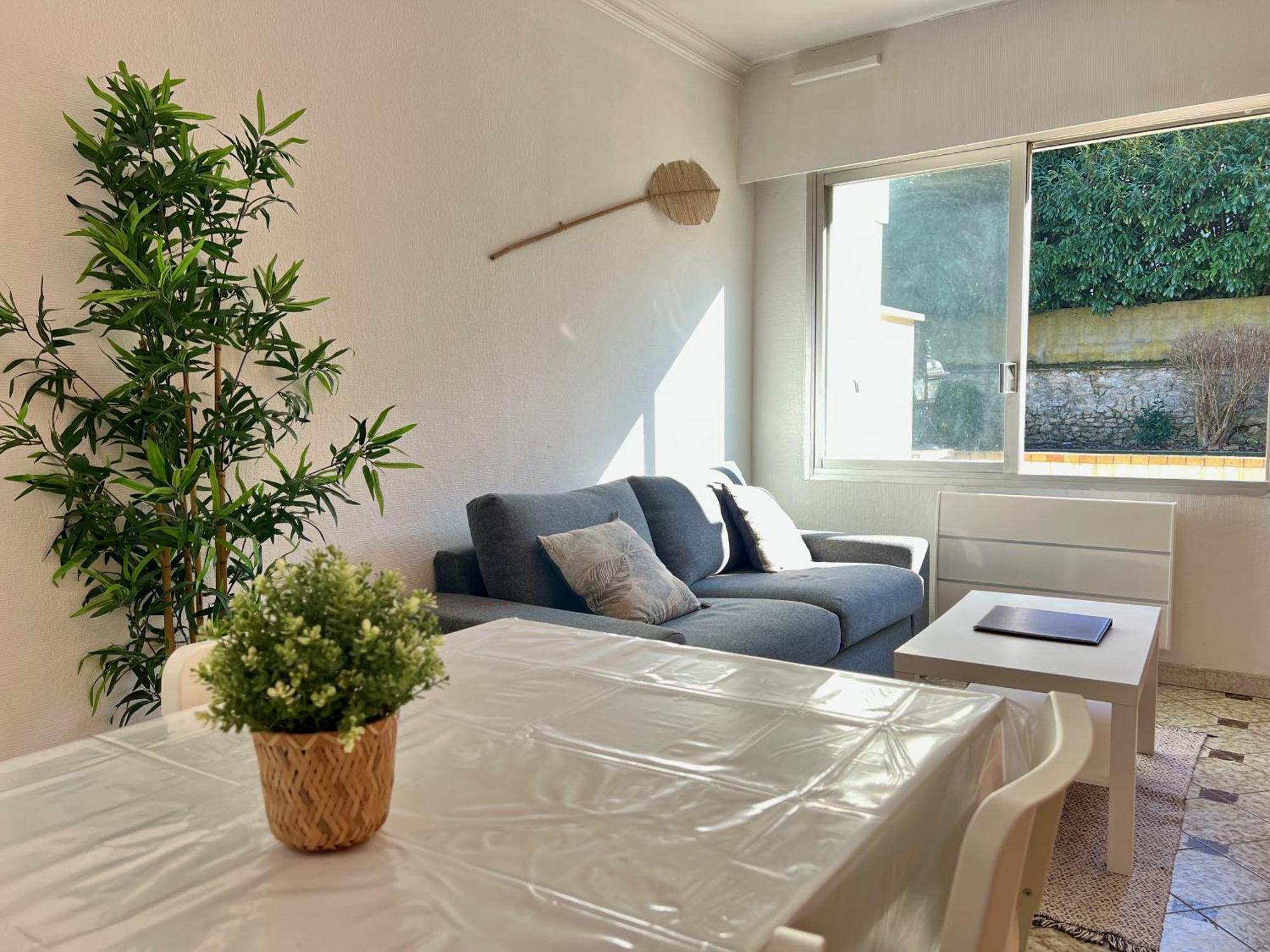 Appart'Hotel Nuiteejour Versailles Saint Cyr L'Ecole Exterior foto